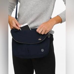Crossbody Bag & Keychain Lululemon Festival small handbag neverlost all night